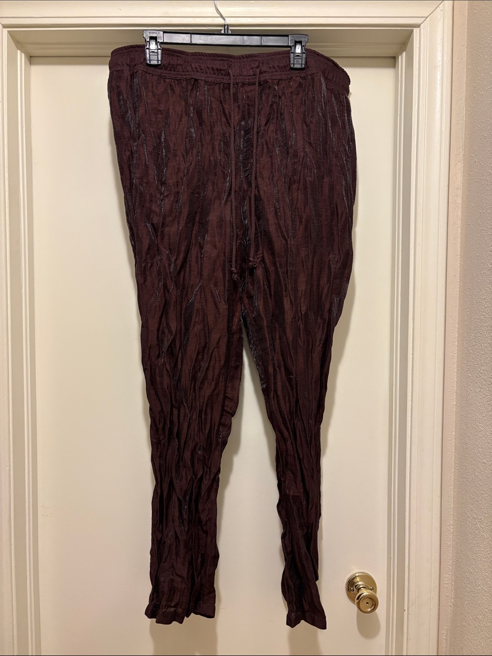 Peter Nygard Women's Textured Drawstring Joggers in Dark Brown